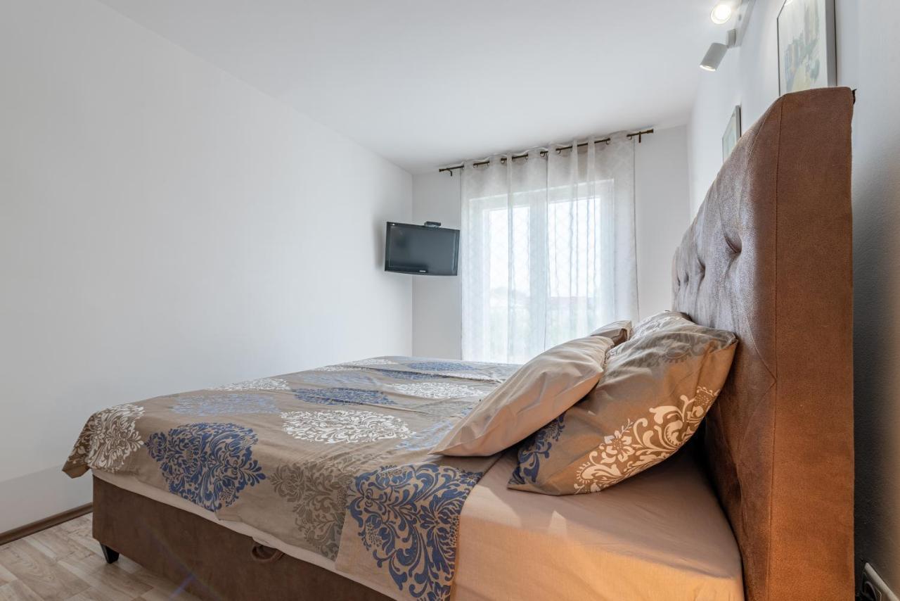 R&B Family Apartments Sveti Filip i Jakov Ngoại thất bức ảnh